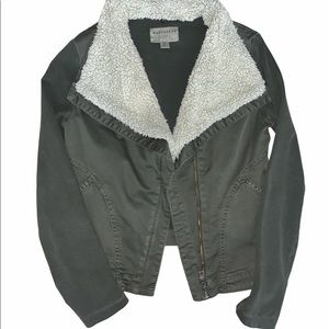 Army green moto cotton jacket! 💚